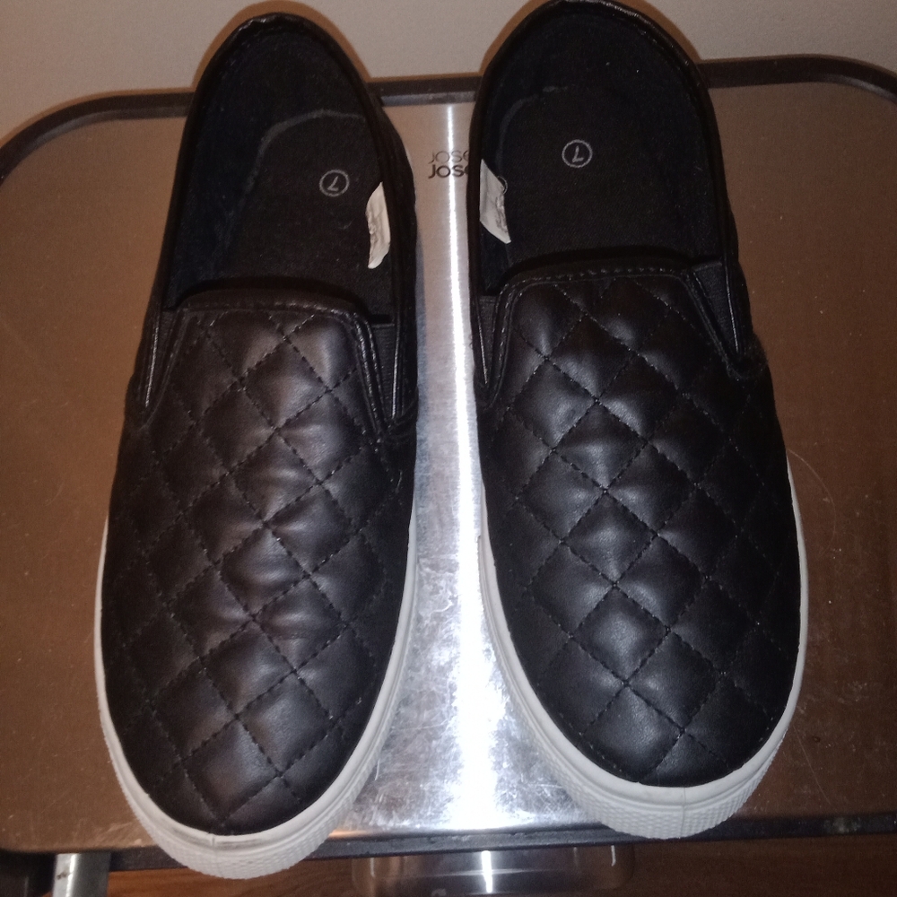 💎4/$15💎 Unisex Black quilted slip on unbranded loafer shoe size 7
